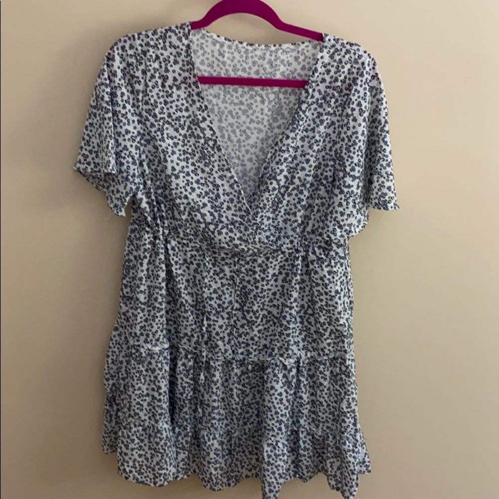 Flower dark blue and white dress